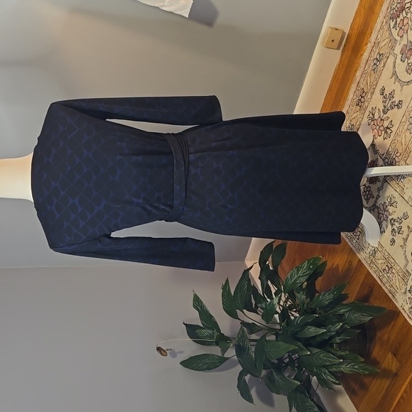 Ann Taylor Black & Blue Geometric Print Stretchy Long Sleeve Wrap Dress Size 0 - Picture 3 of 11